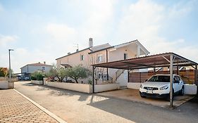 Charming Apartments Rose 1&2 With Pool