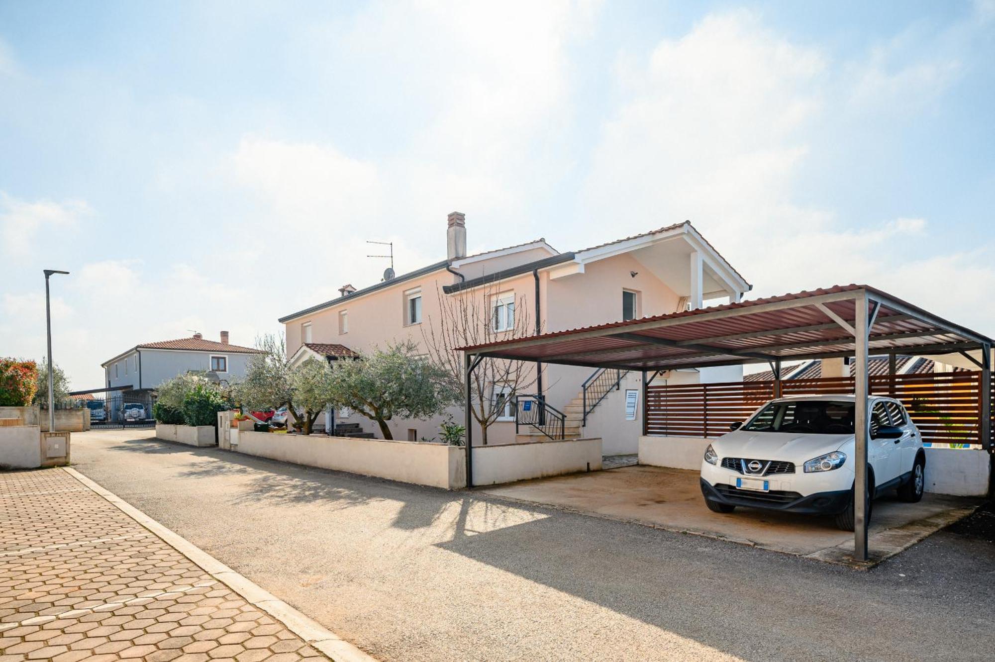Charming Apartments Rose 1&2 With Pool Poreč Eksteriør billede